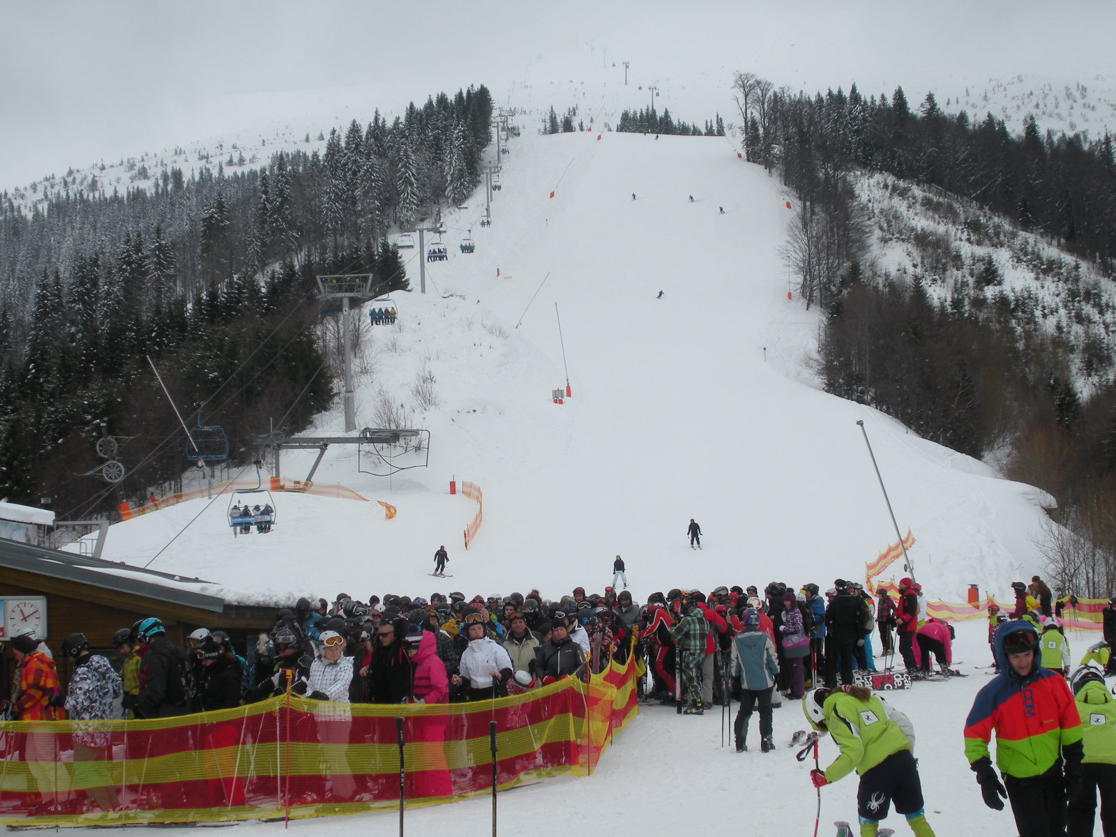 tömeg a felvonónál (Chopok Dél)