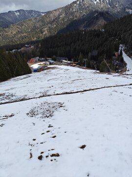 A lezárt 1a pálya, hát tényleg sokszor már a füvön csúsztam
