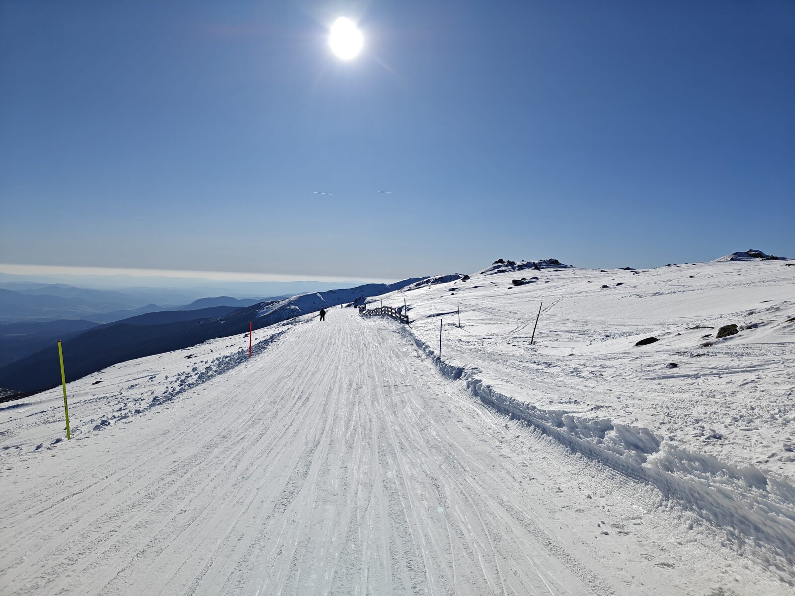 Igazi téli világ Chopok-délen csütörtökön, a késő délutáni órákban, utolsó lecsúszásunk alkamával. Kb. 1900 méter magasan vagyunk.