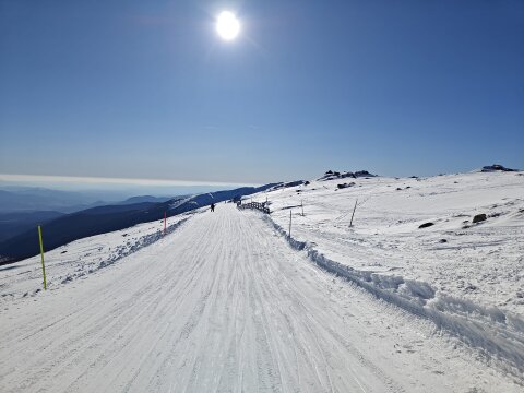 Igazi téli világ Chopok-délen csütörtökön, a késő délutáni órákban, utolsó lecsúszásunk alkamával. Kb. 1900 méter magasan vagyunk.