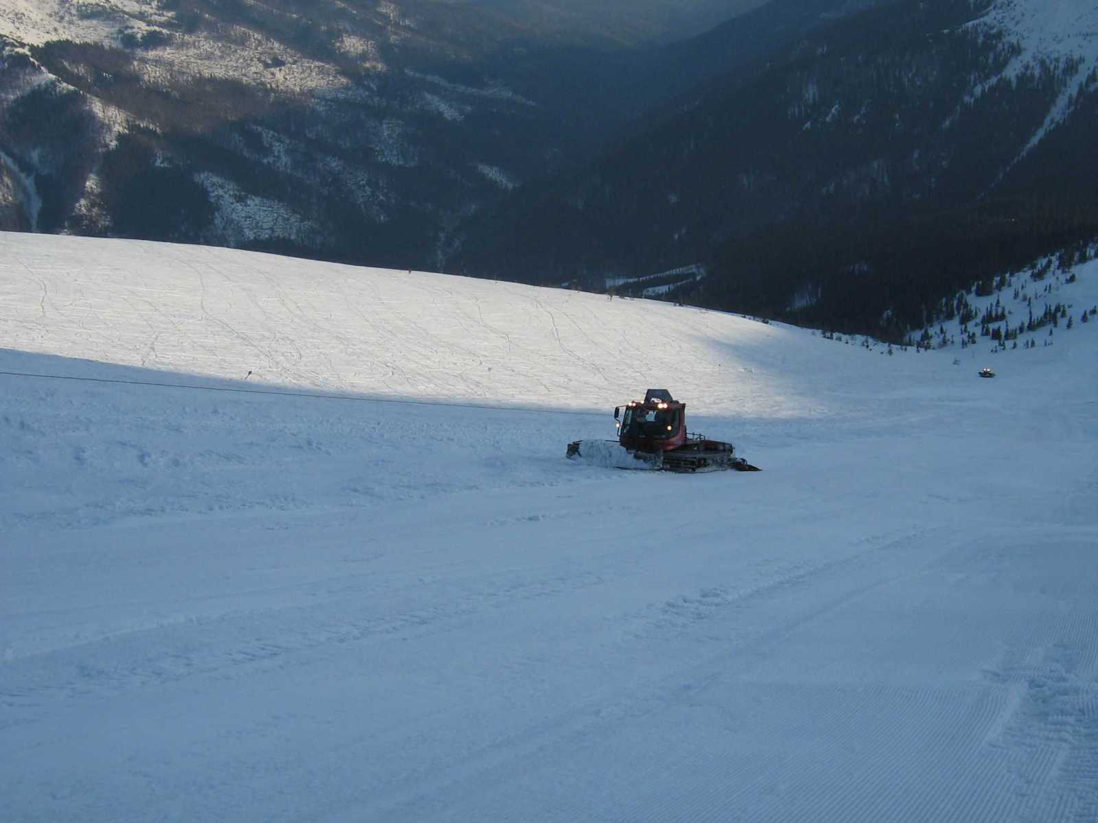 Déli oldal, március! Kezelik a fekete pályát