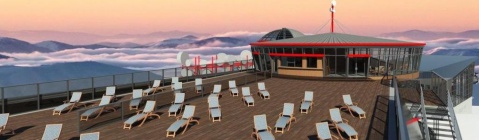 Napozóterasz a délről jövő lift felett