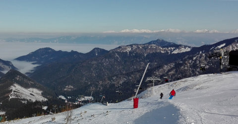 Az 1a pálya eleje a Lukova alatt. A Vág-völgye és a Deményfalvi-völgy felhőben.