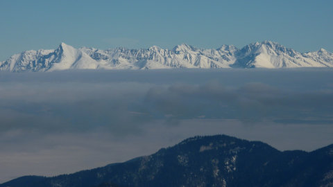 Panoráma Lomnic felé. Kialakuló felhőréteg a Vág-völgyében.