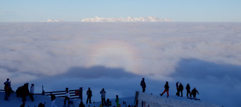 Felhőtenger és szivárvány a két Tátra között.