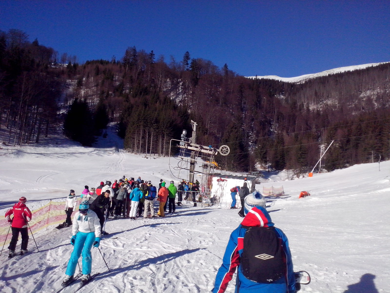 Pár perc sorban állás volt amikor a régi 4 üléses kb.15 percre leállt