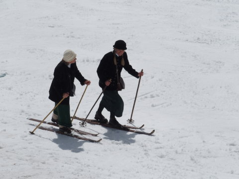 A hölgyek is "gyalog" jöttek