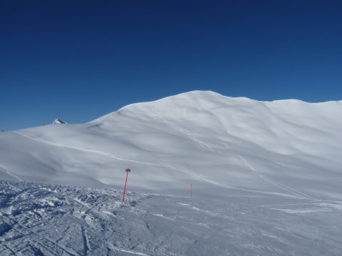 freeride hely, vannak is akik pont most mennek fel a gerincen