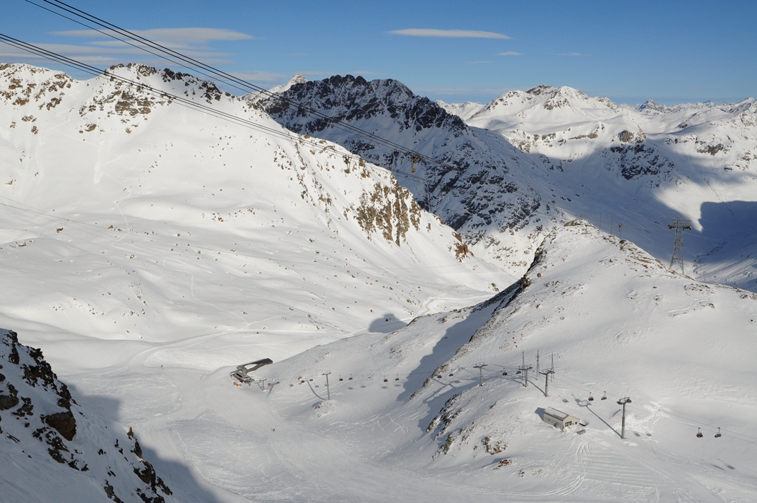 Az a folt a liftállomás előtt kicsivel, az én lennék :). Nem kellett a síelőket kerülgetni.