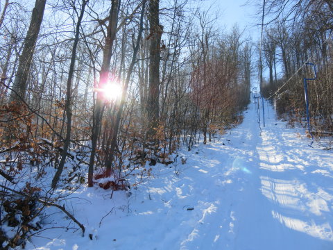 Tányéros felvonóval juthatunk fel a hegyre. | Fotó: Mácsai Tomi
