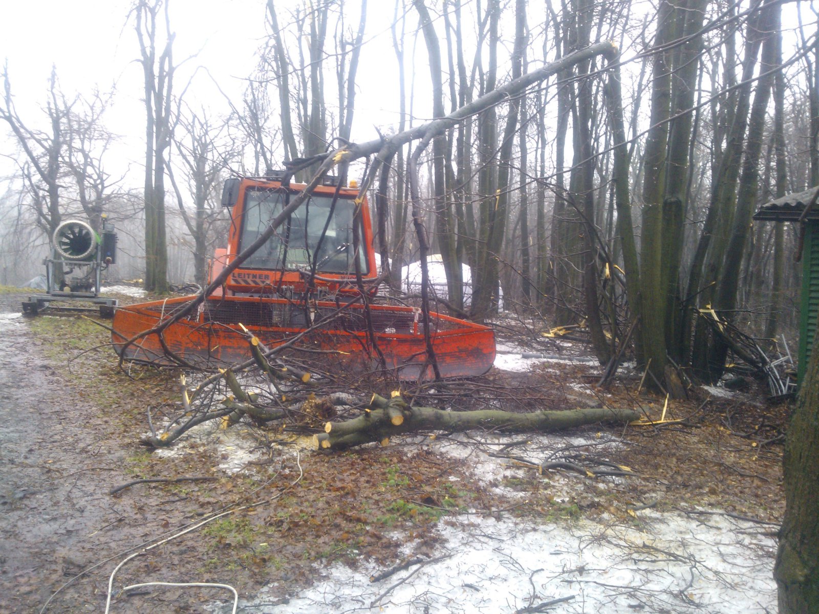 Szerencsére nem a ratarakra dőlt....