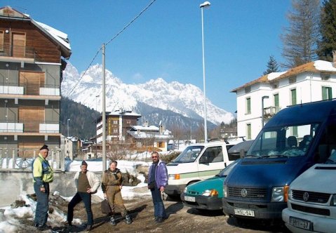 Reggeli indulás előtt. Háttérben a Cadin csoport csúcsai