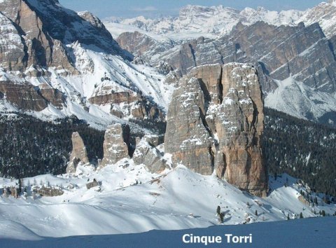 Lefelé a Cinque Torri (Öt-torony) tóvében