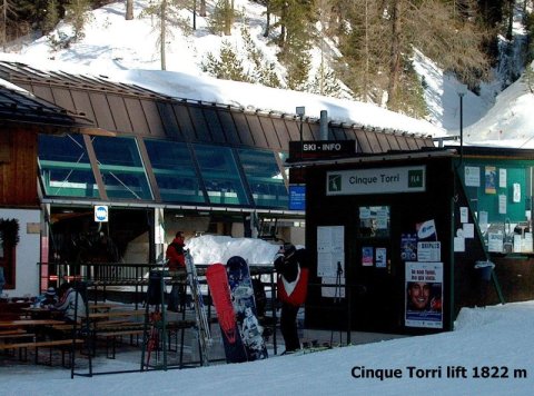 A "Nagy Háború"  emléktúra vége a Cinque Torri lift alsó parkolójában