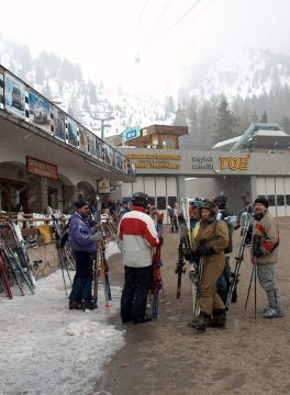 Romlik az idő Canazei-ben