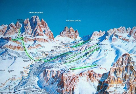 A Cristallo - szemben jobbra a Faloria és hátul a Misurina pályarendszere