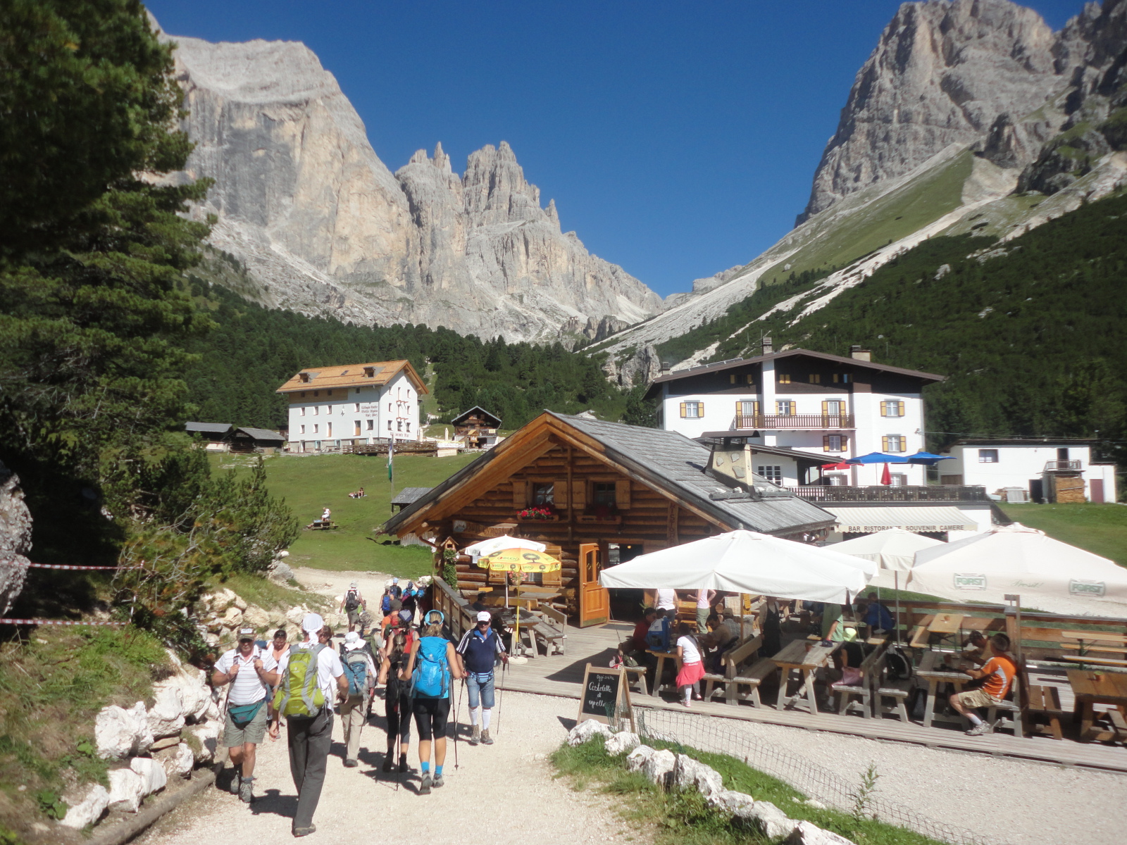 Chiampedig fennsík (2000m) - Vigo di Fassa településről ide visz fel a kabinos lift.