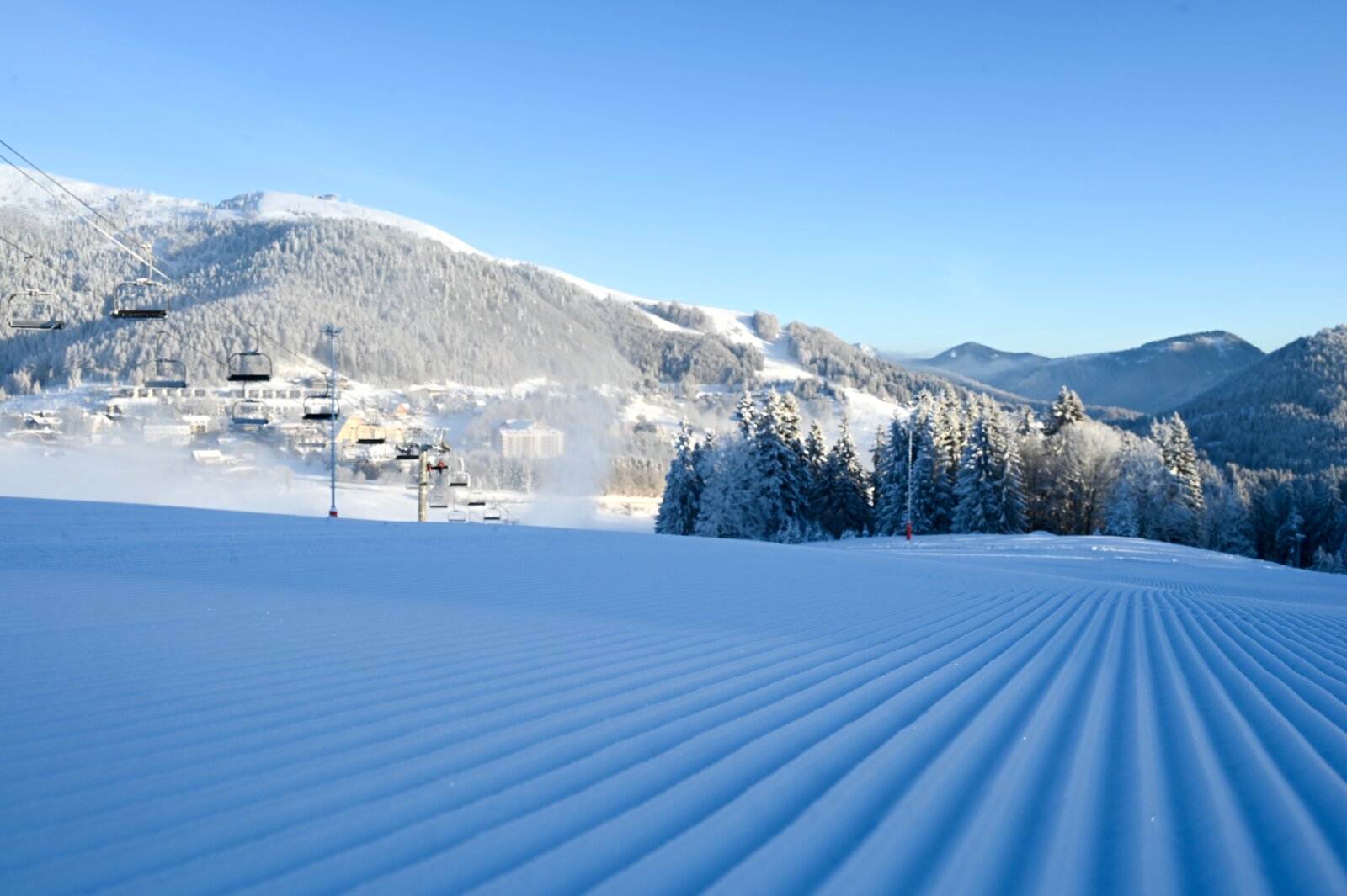 Frissen ratrakolt pályák Donovalyn