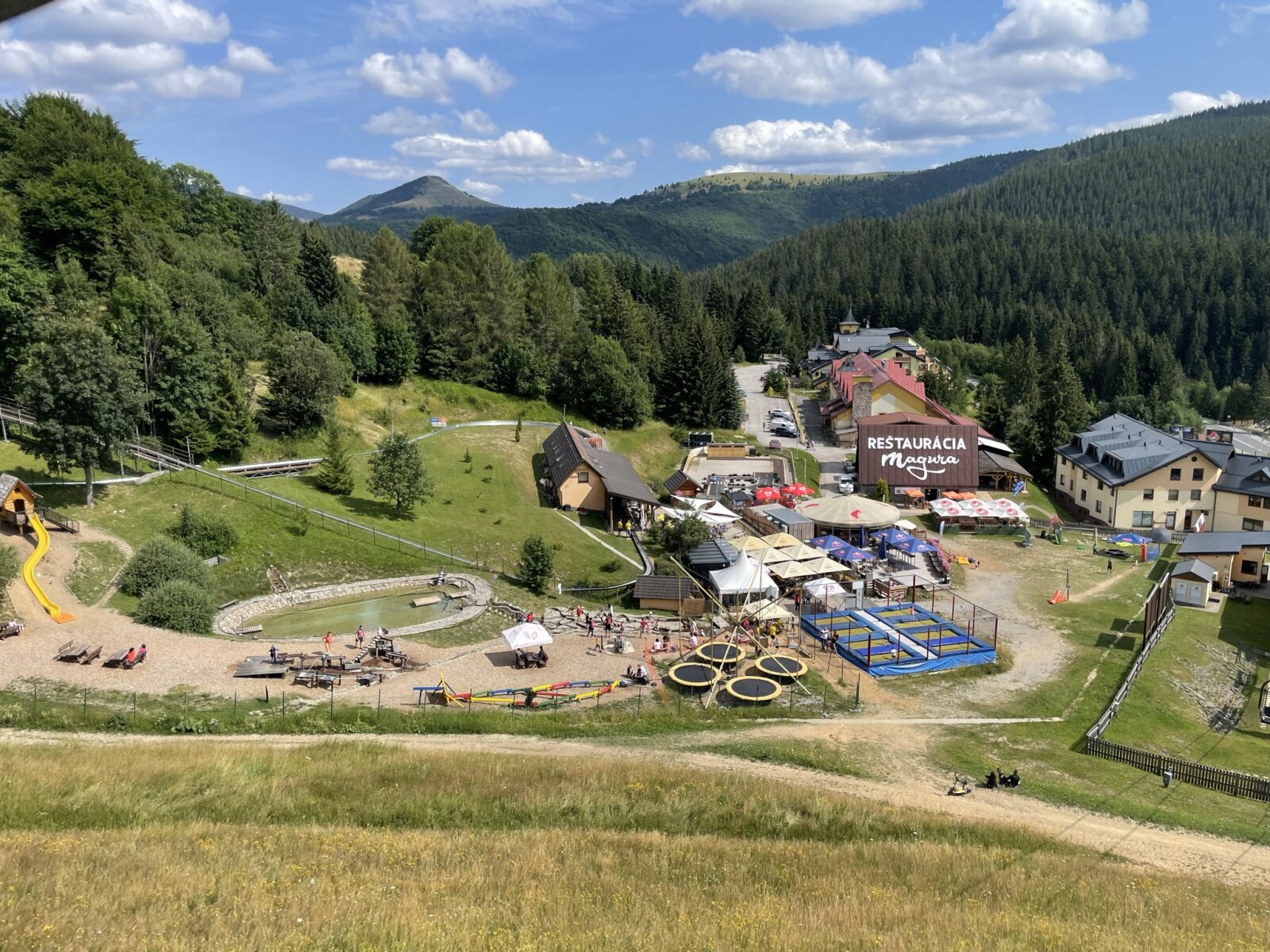 Gyermek élménypark, bobpálya és trambulinok Nová Holán