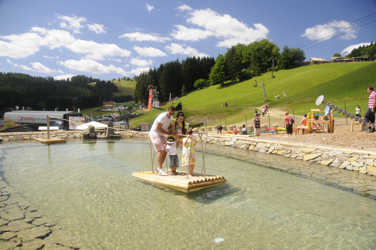 Az Egérke gyermek vízi élményparkban sok-sok izgalom vár