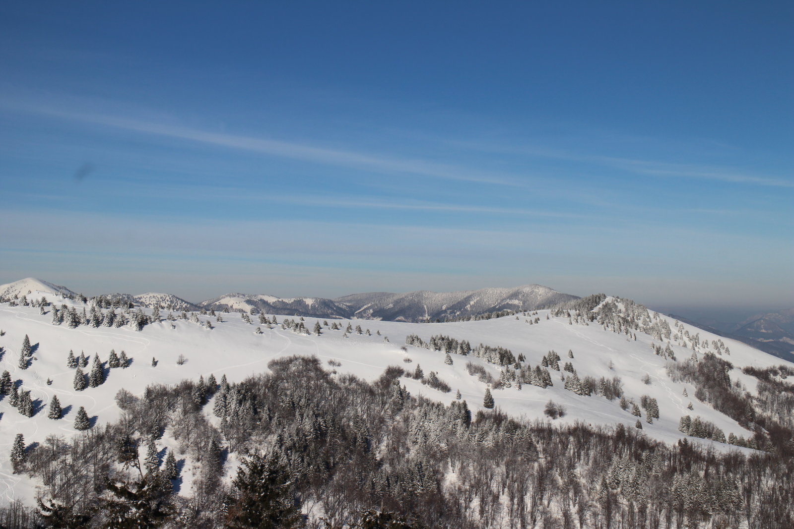 A fotó jobb oldalán látható a "Maly Zvolen" csúcsa a Nova Hola felől.