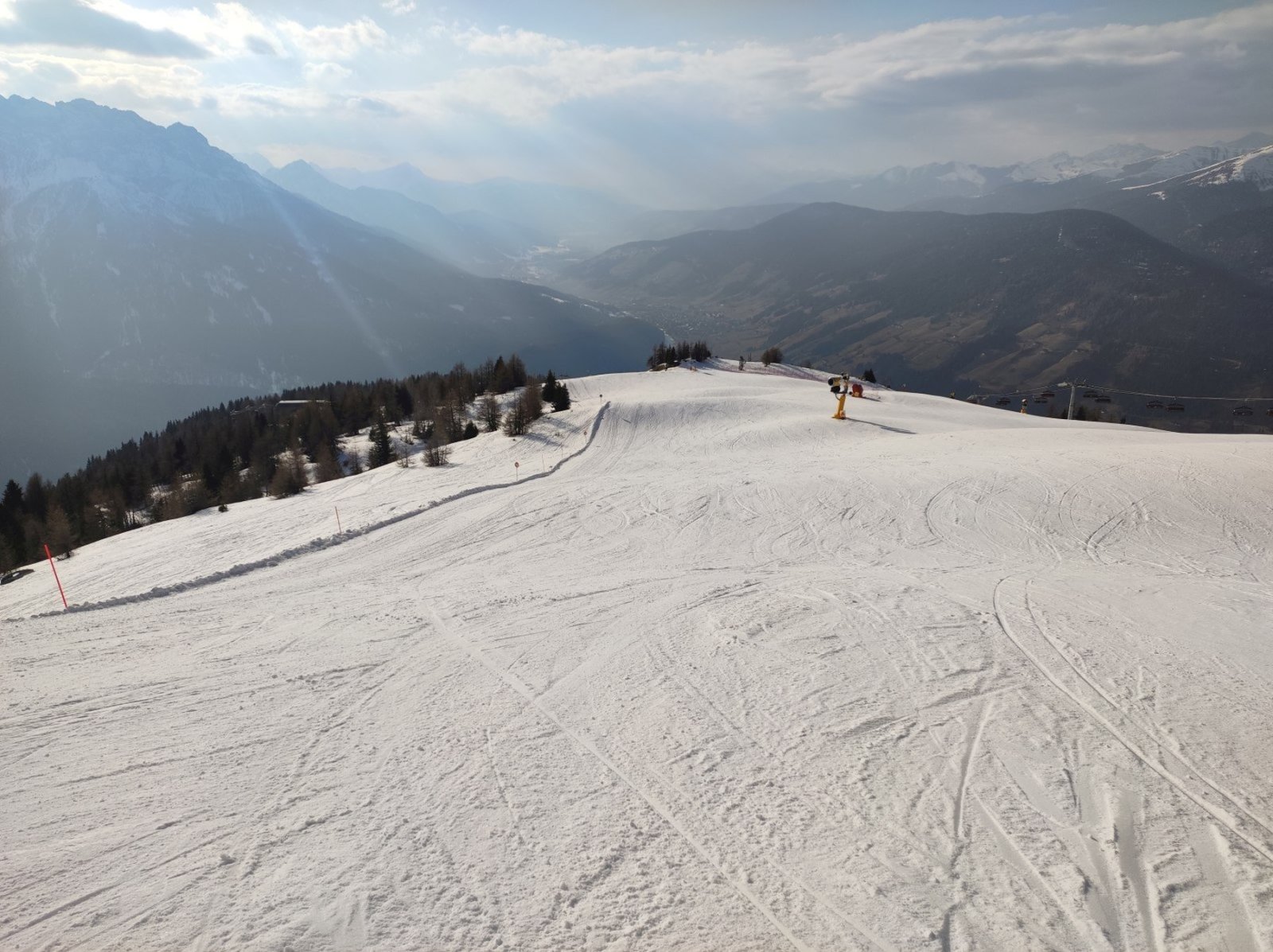 Tömeg a 16-os pályán