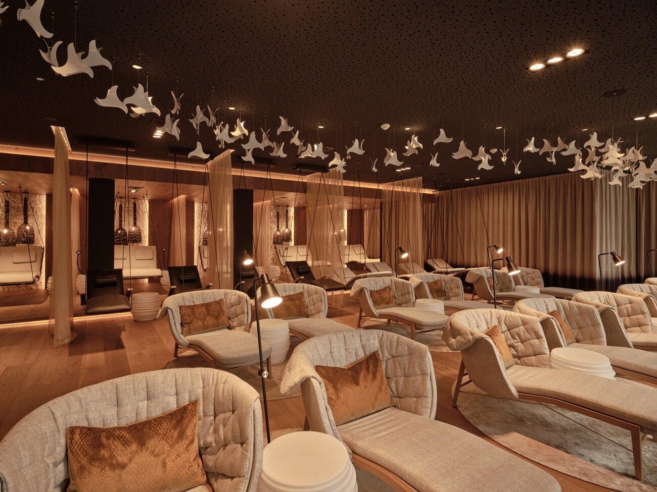 Luxus pihenőhelyek a betéri wellness részlegben | Fotó: Das Edelweiss Salzburg Mountain Resort