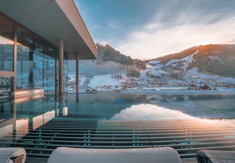 Forróvizű infinity pool a szálloda 6. emeletén | Fotó: ©Matthias Dengler | Das Edelweiss Salzburg Mountain Resort