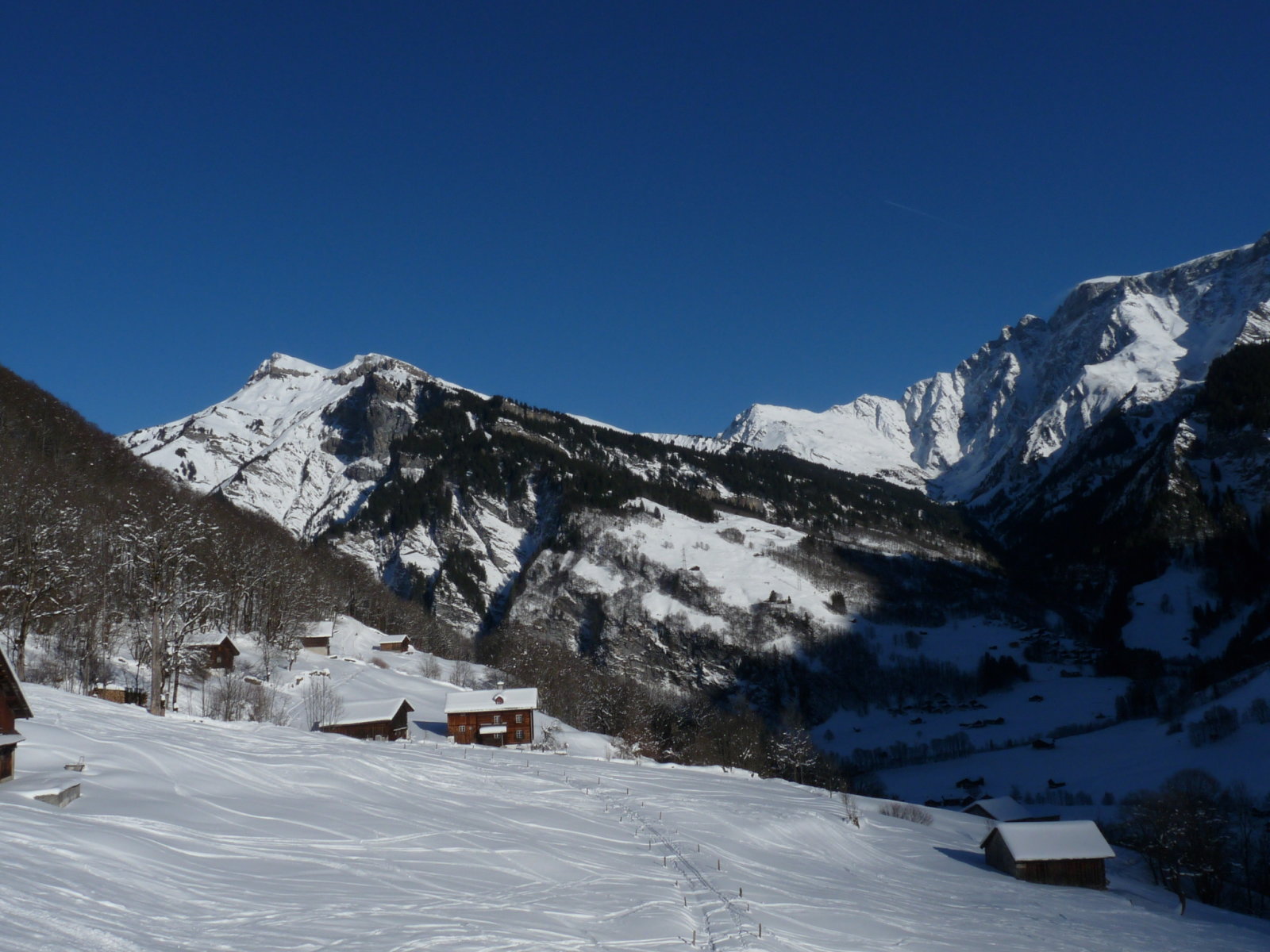 14 óra előtt még nem sütött be a völgybe teljesen a nap