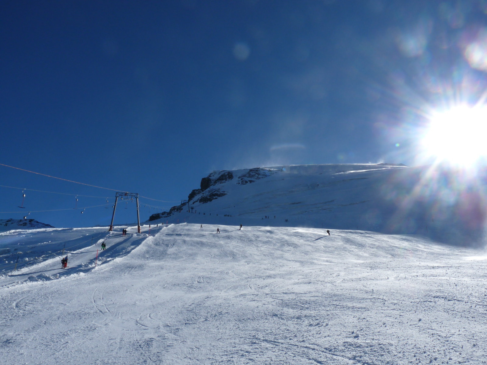 a csákányos lift mellett
