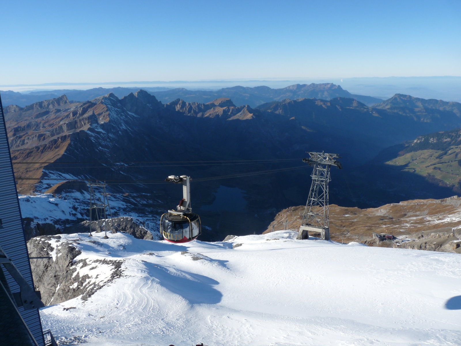 a tengelye körül forgó felvonó