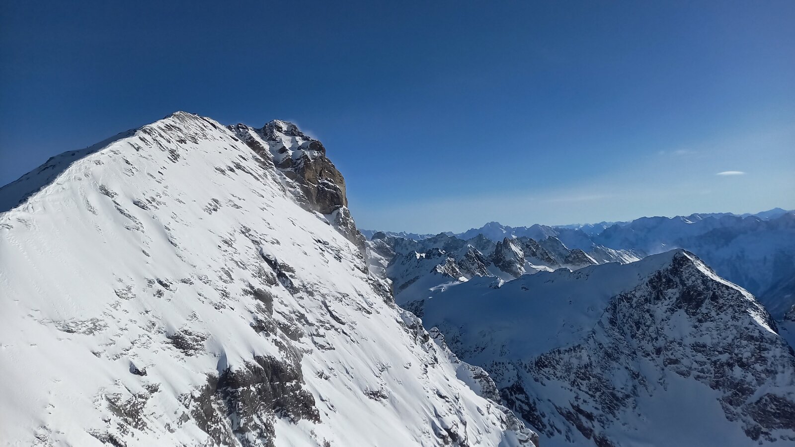 Észak irányba ez látszik