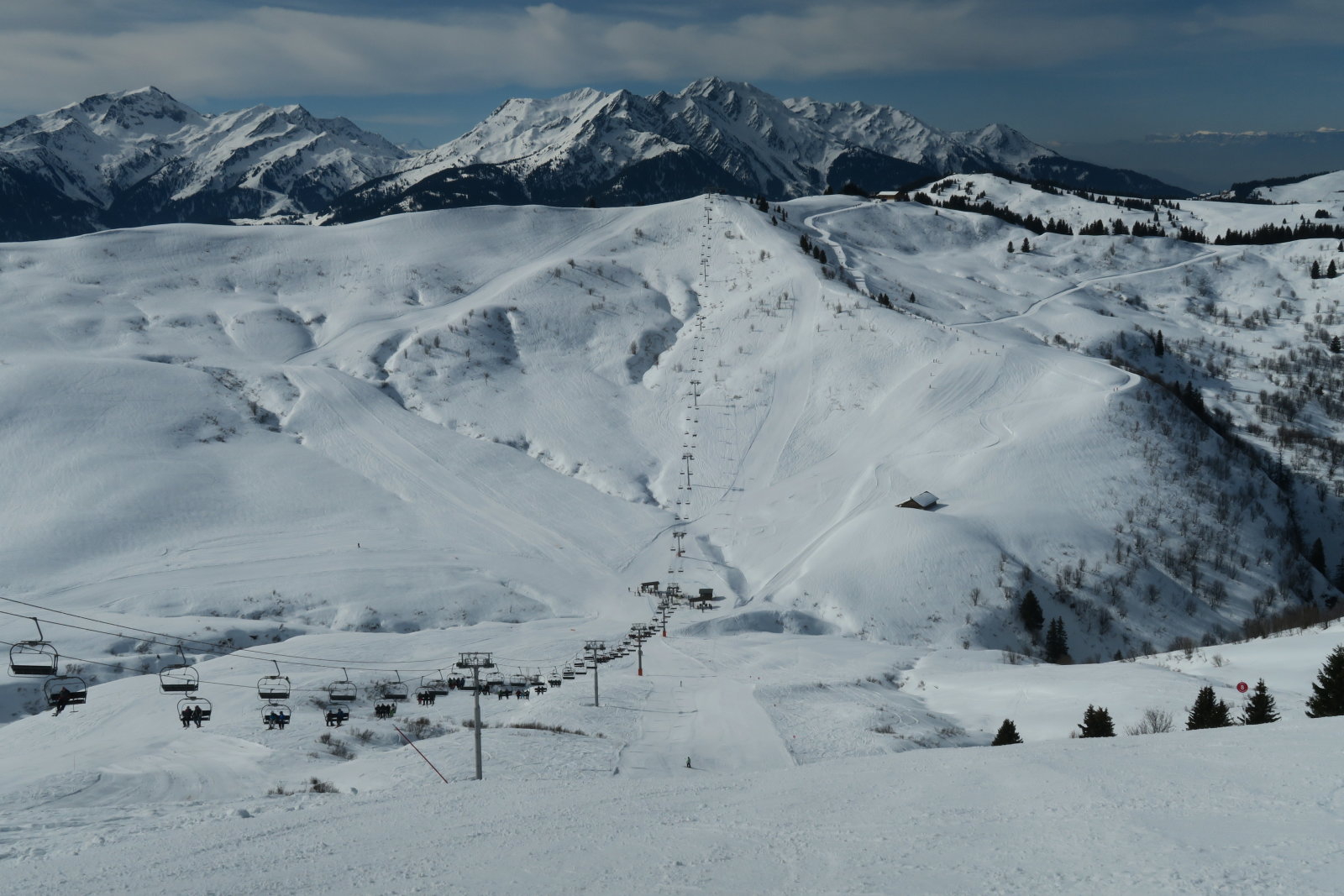 A Douce felvonó, felfelé Grottary néven folytatódik.