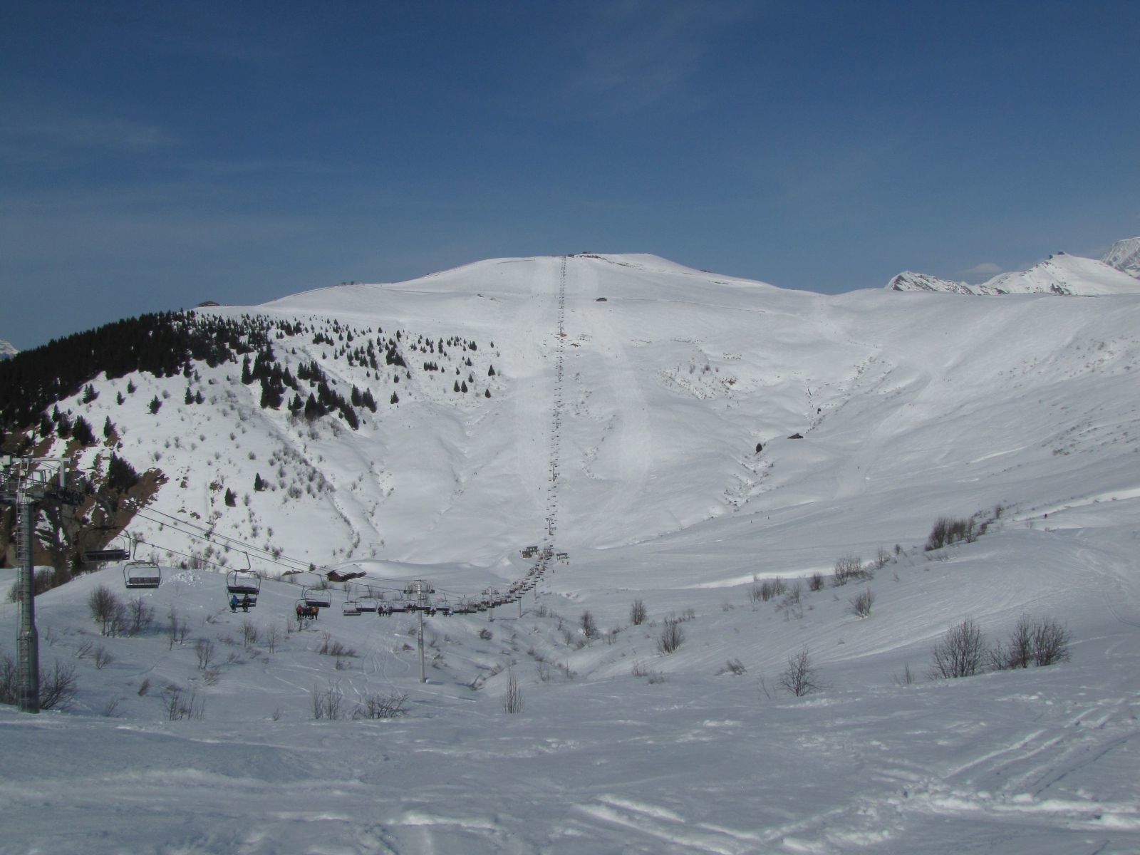 A Grattary és Douce felvonók, szemben a Sommet de l'Espace Diamant