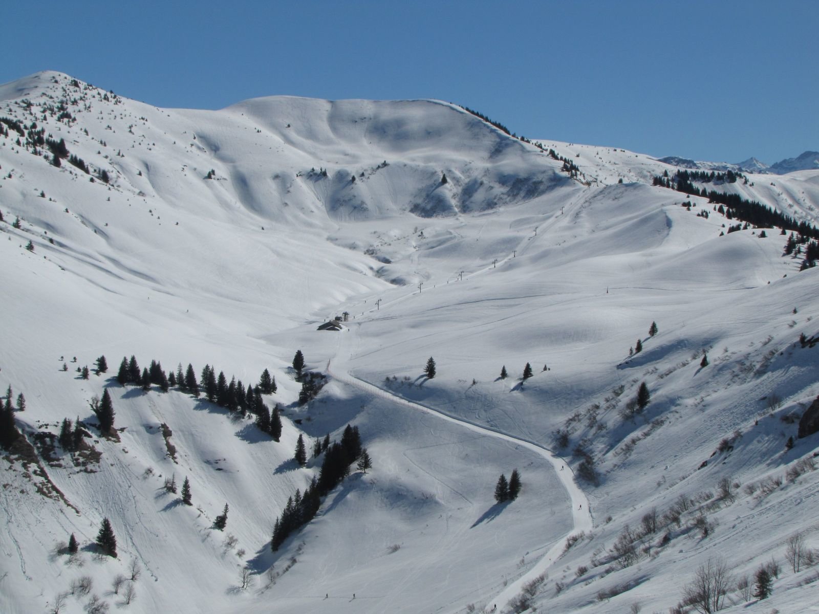 Kilátás a Ban Rouge felvonóból, háttérben a 3 Coins húzós felvonó