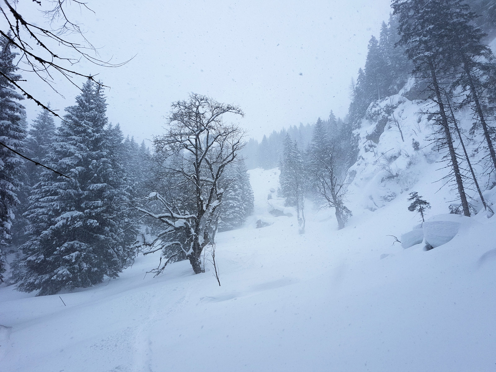 Zauchensee, a Tauernkar jobb oldalán levő nagy katlan, ami a falu előtt vezet ki az útra