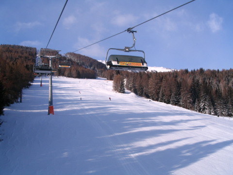 Széles, lankás pálya és buborékos ülőlift Fanningbergen - kezdőknek ideális