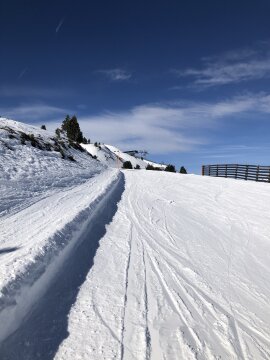 11-es eleje, háttérben a Sámson