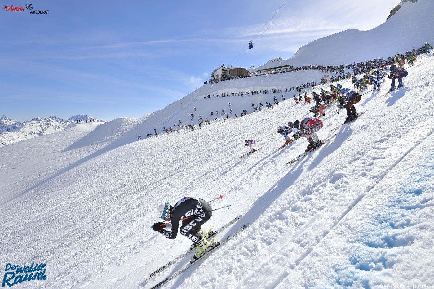 Tömeges rajt a Vallugagrattól