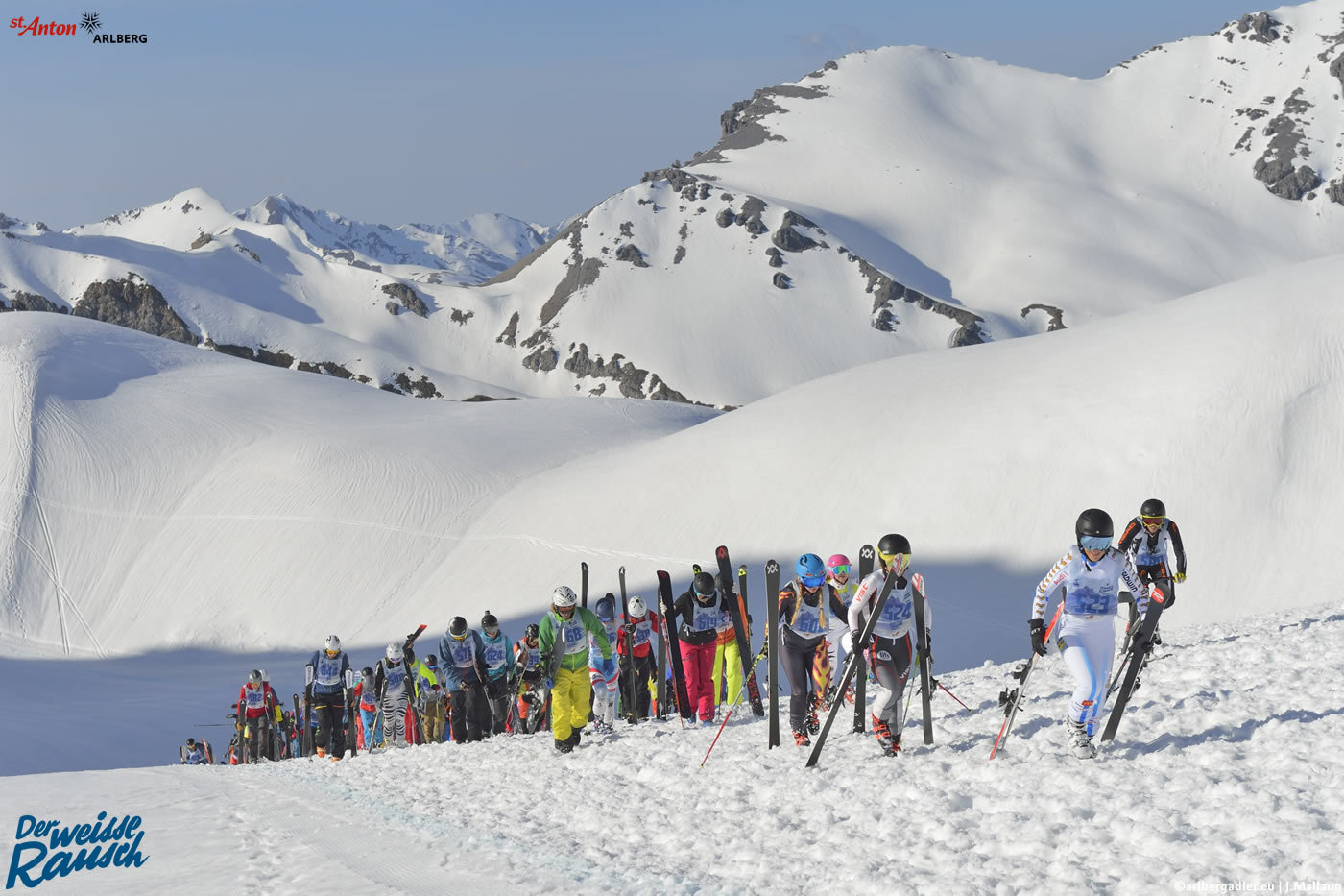 Az emelkedőket lecsatolva, gyalogosan kell leküzdeni