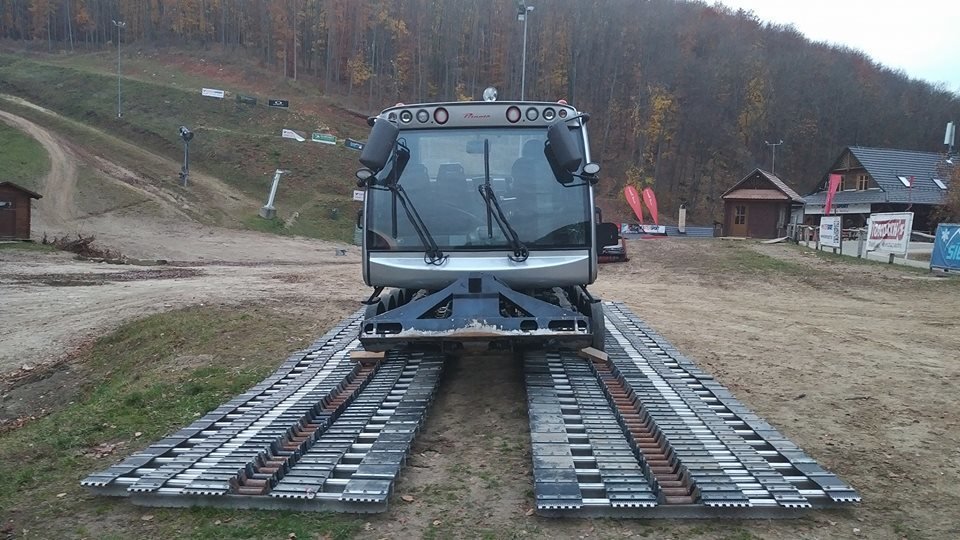 Új pályakarbantartó gépeket és hóágyúkat is beszerzett a Síaréna