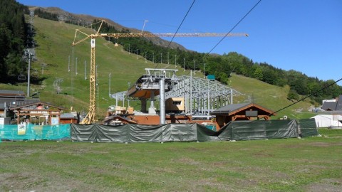 Épül az új szerkezet...