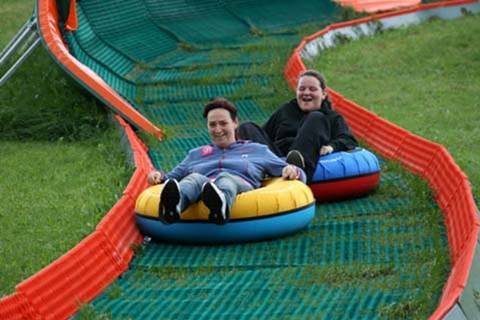 Külföldi síterepeken már sok hasonló "tubing" pálya működik