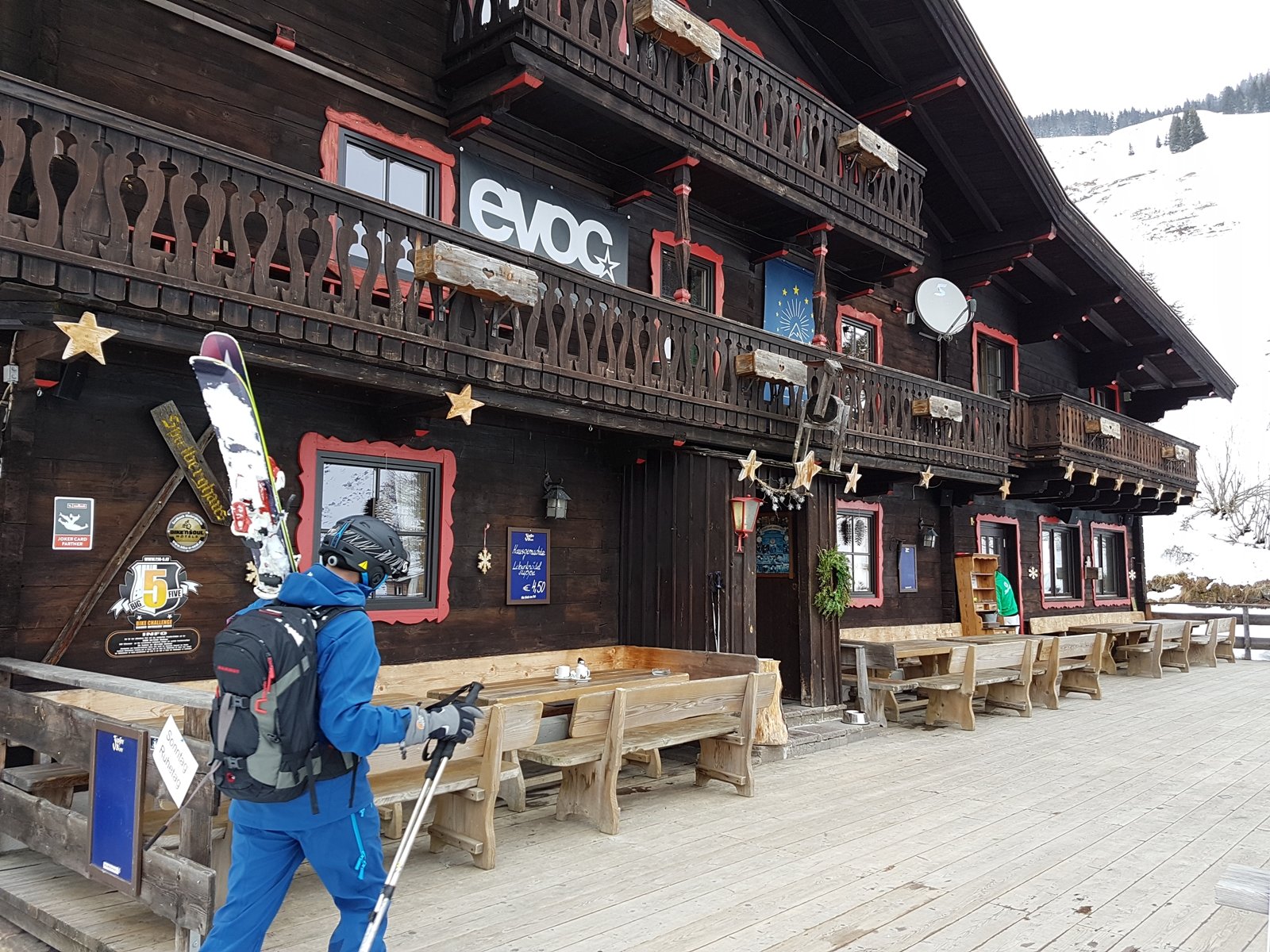 Spielberghaus. Innen a szánkópályán vissza lehet csúszni Saalbachba.