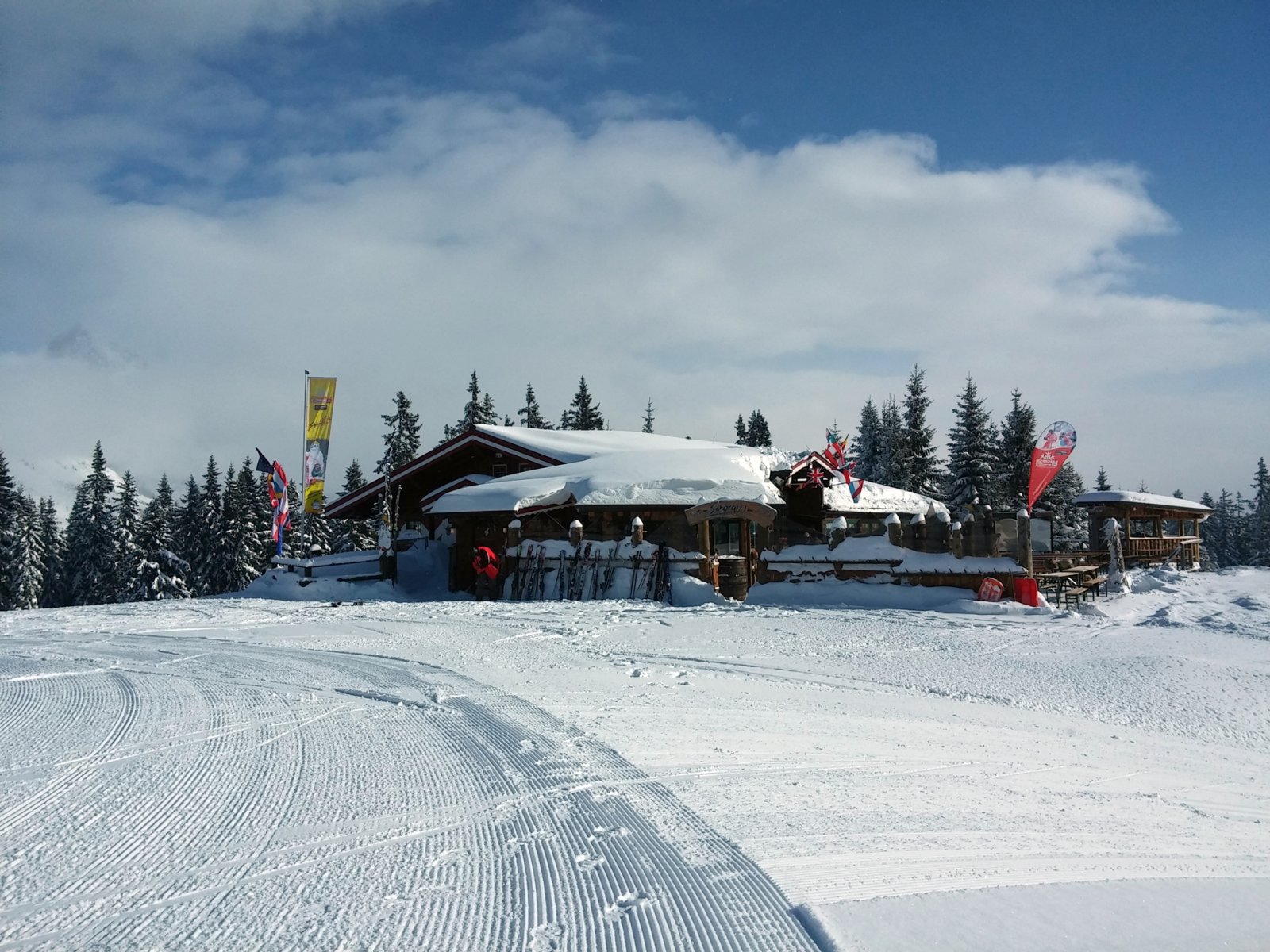 A hütte fenn a hegyen.