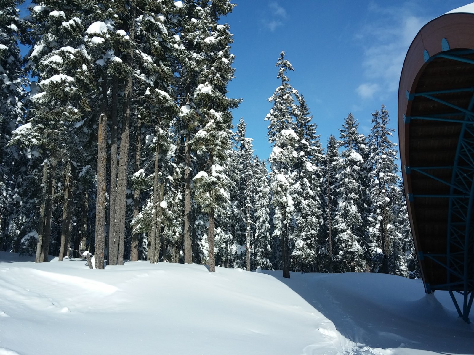 A Papageno kabinos lift felső állomása mellett. Akár innen is indulhatunk.