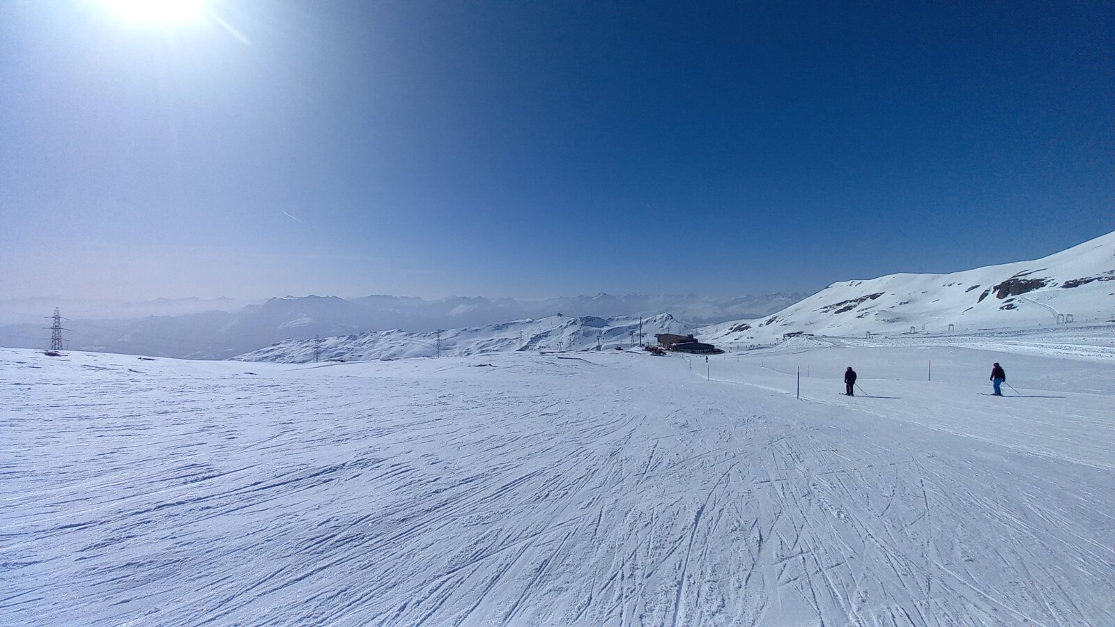 A távolban a szaharai por még látszik