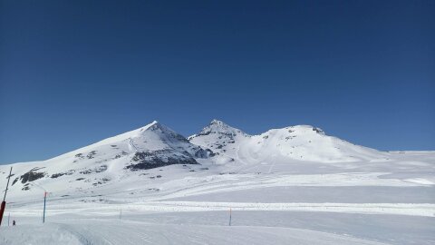 Szemben a Vorab gleccser (3028m)