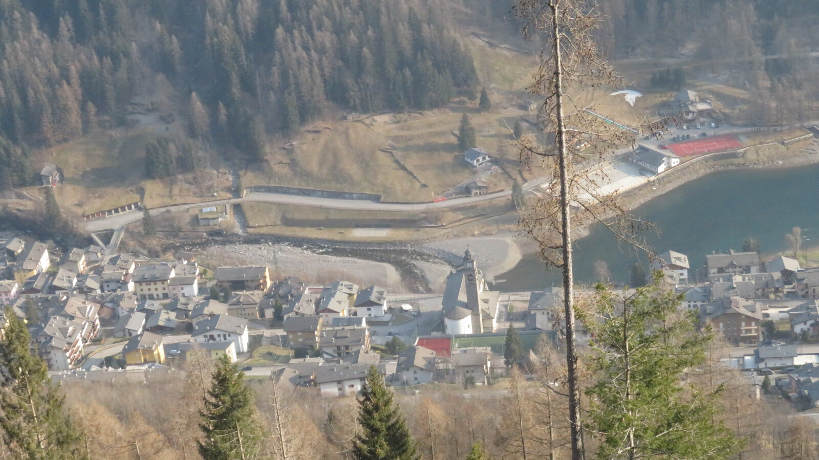 Carona szemben (jégpálya,vizicsuszda,teniszpálya,lovaglás stb)