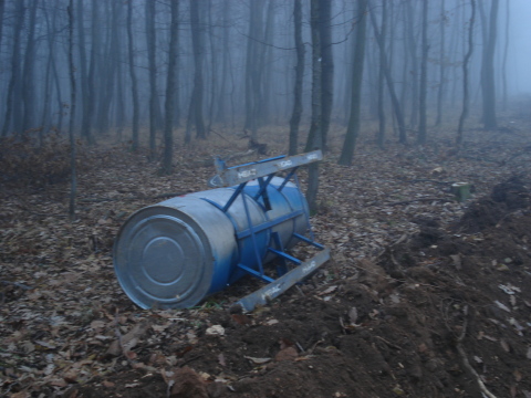 ásatás utáni lelet a flúgos futamból szintén a "KISS" művek terméke